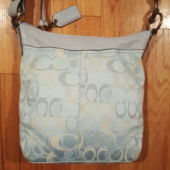 Coach shoulder bucket crossbody pocketbook - Picture 4 of 6